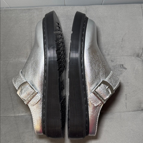 Dr. Martens Laketen Slingback Mule Tumbled Silver Metallic Size 8 NWOT - Picture 8 of 16